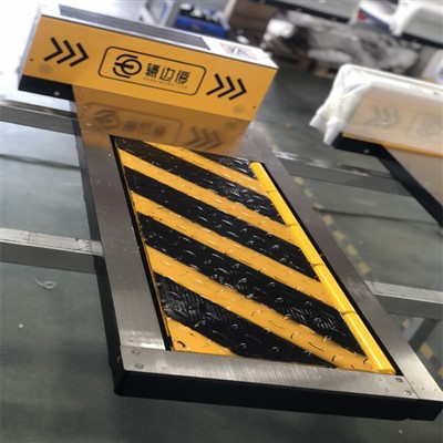 Kunci tempat letak kereta rata dengan tenaga solar